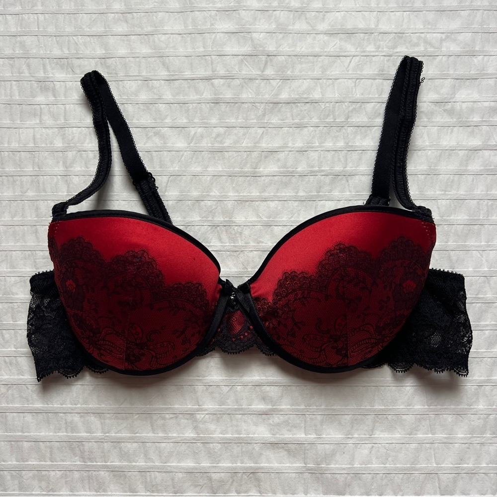 Chantelle Paris 1936 Contour Bra in Red Satin and Black Lace, 36B